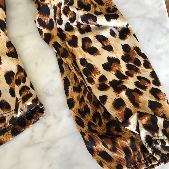 CHEETAH PRINT LONG SLEEVE CROP TOP - Picture 3 of 5